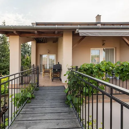 Adel Vendeghaz Guest house